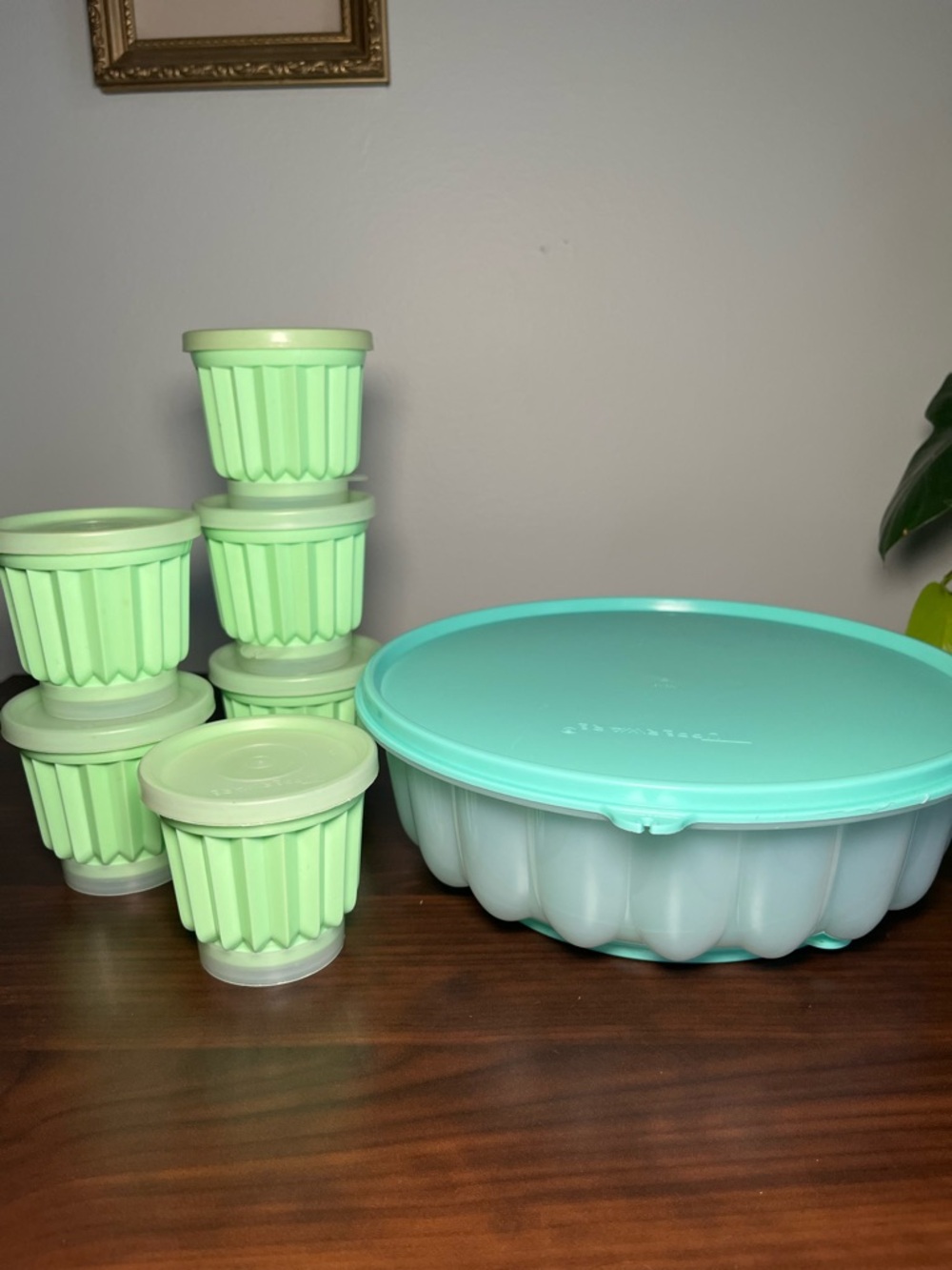 Iconic vintage Tupperware fluted Jello mold set with 6 individual mold. - Picture 7 of 15